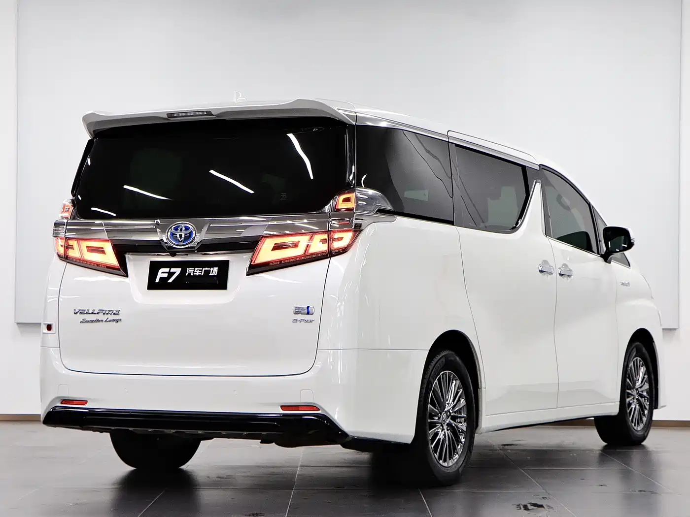 Toyota Vellfire 2020 Twin Engine 2.5L HV Premium Edition фото 6