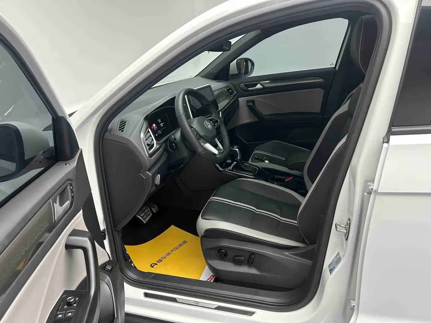 Volkswagen T-ROC 2023 300TSI DSG 2WD Dawn Edition фото 10