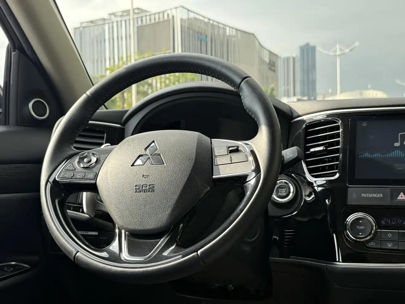 MITSUBISHI OUTLANDER