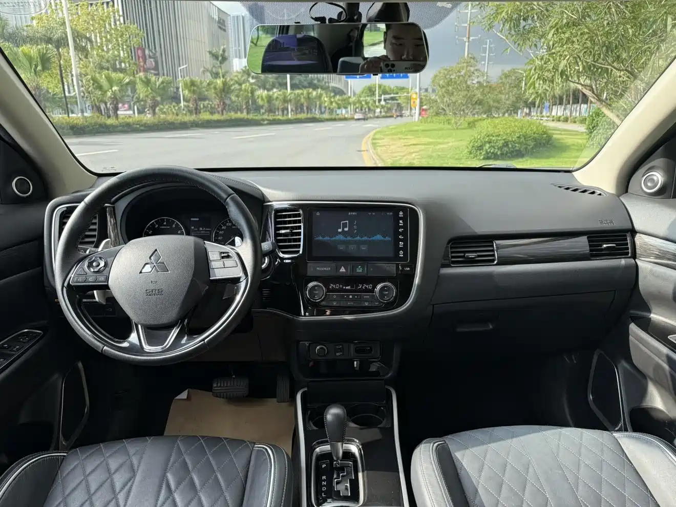 MITSUBISHI OUTLANDER