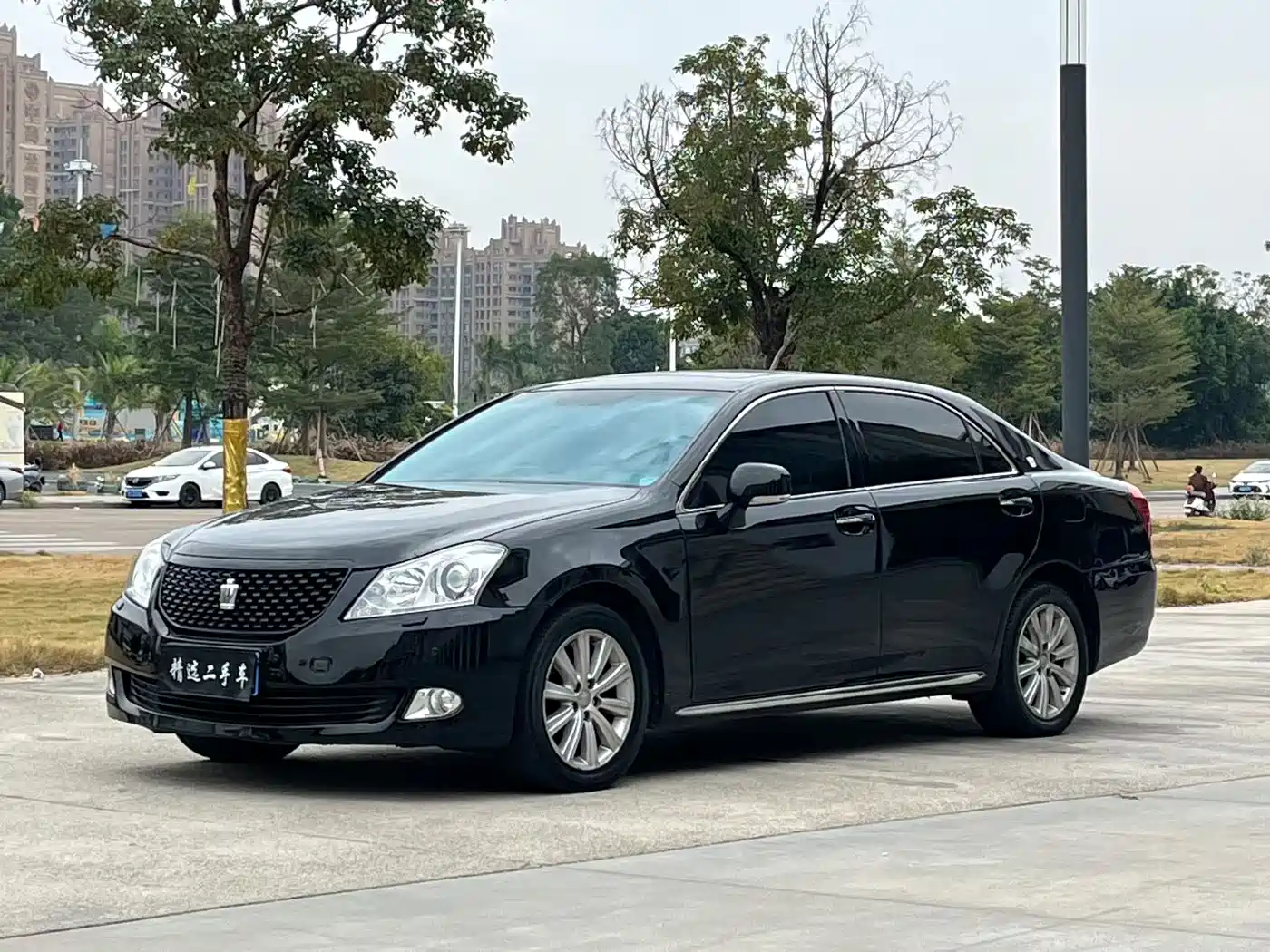 Toyota Crown 2011 2.5L Royal Leather Sunroof Special Edition фото 3