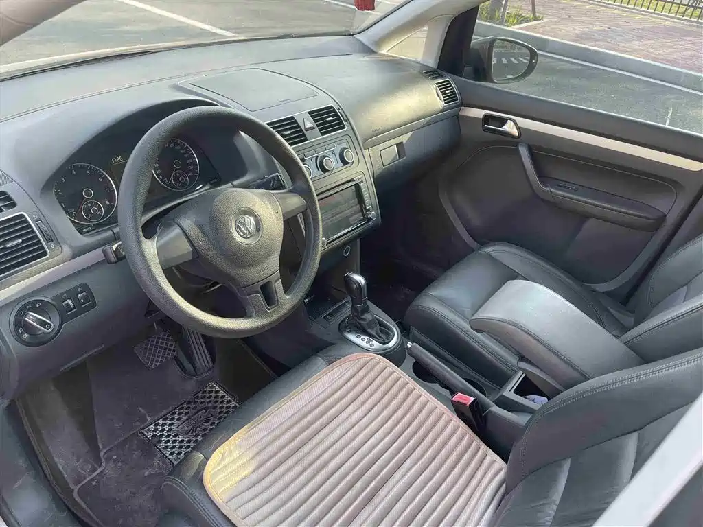 Volkswagen Touran 2015 1.4T DSG Comfort Edition 5-seater фото 4