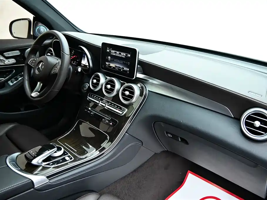 Mercedes-Benz GLC 2019 Facelift GLC 260 L 4MATIC Luxury фото 16