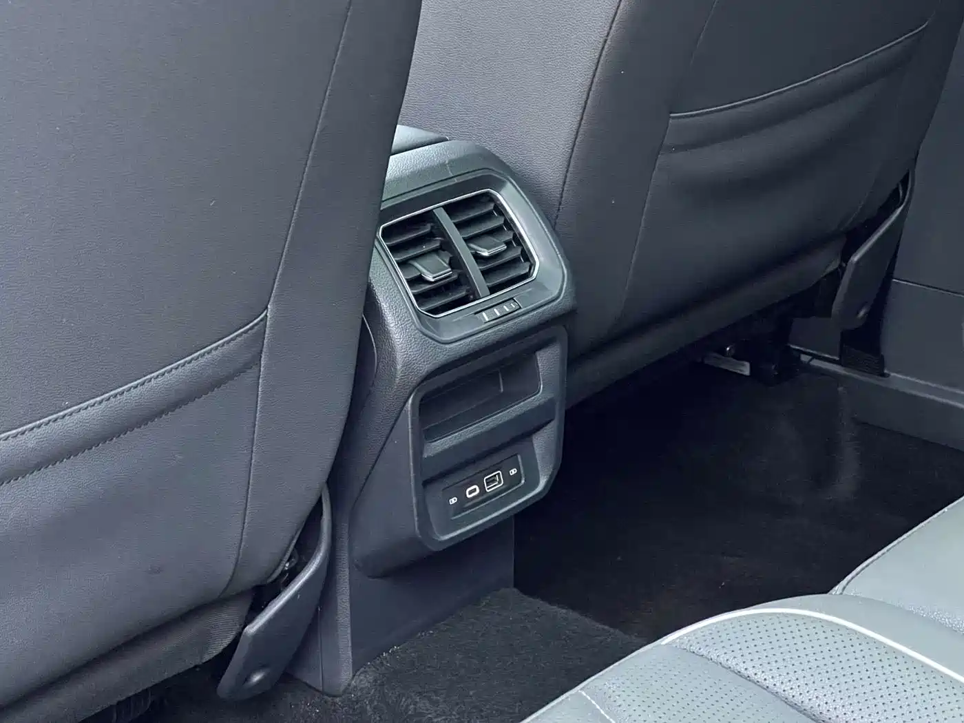 Volkswagen Tiguan L 2023 280TSI 2WD Trend Limited Edition фото 6