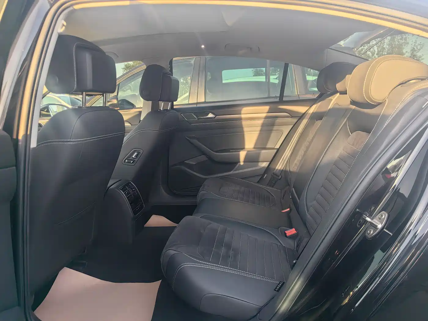 Volkswagen Magotan 2021 330TSI DSG 30th Anniversary Edition фото 10