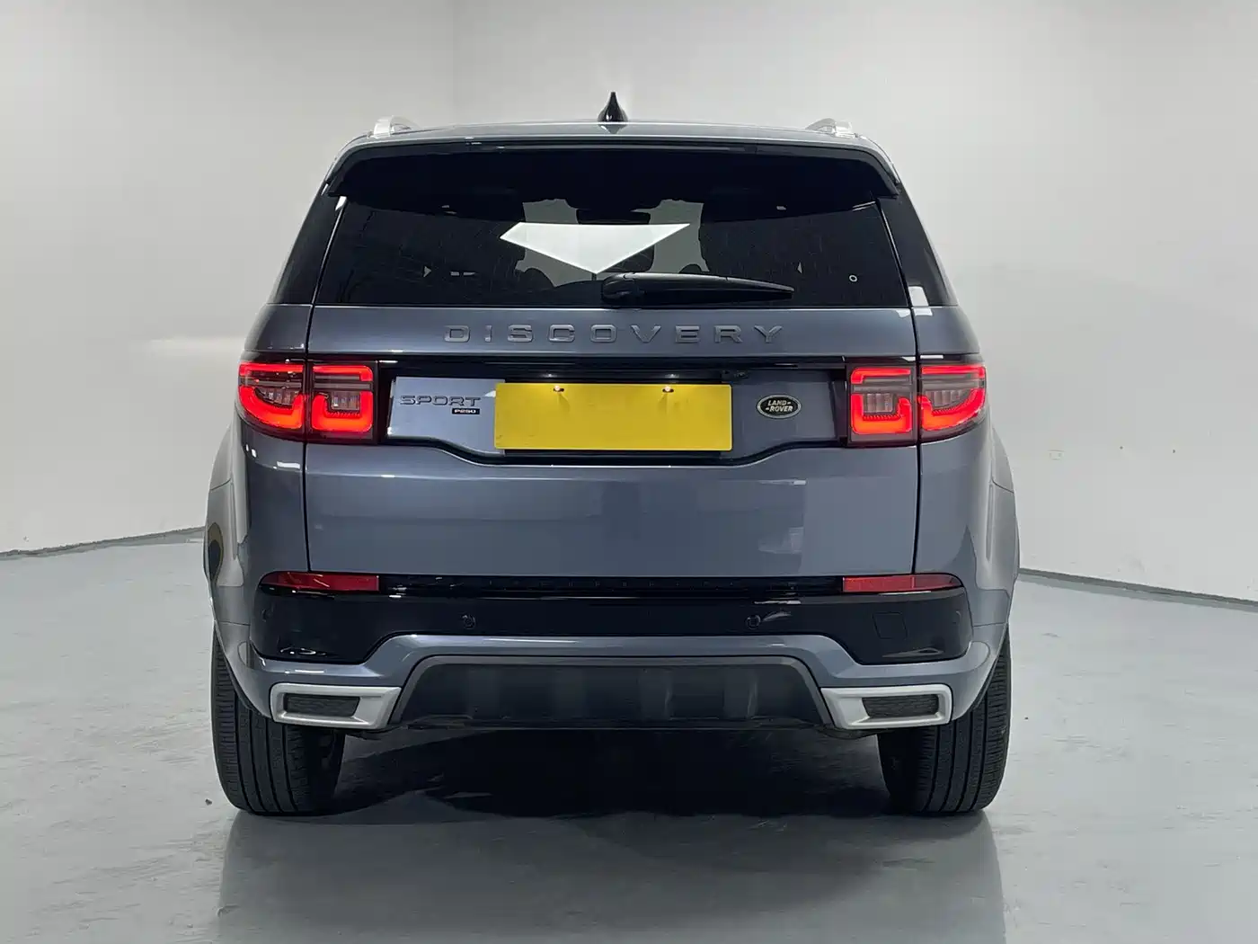 Land Rover Discovery Sport 2022 Model 249PS R-Dynamic S Performance Edition 5-Seater фото 6