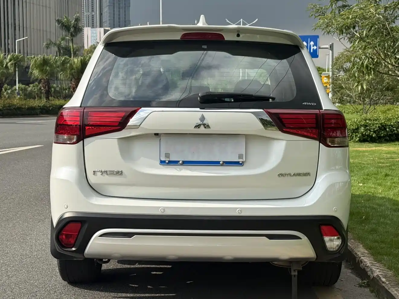 MITSUBISHI OUTLANDER