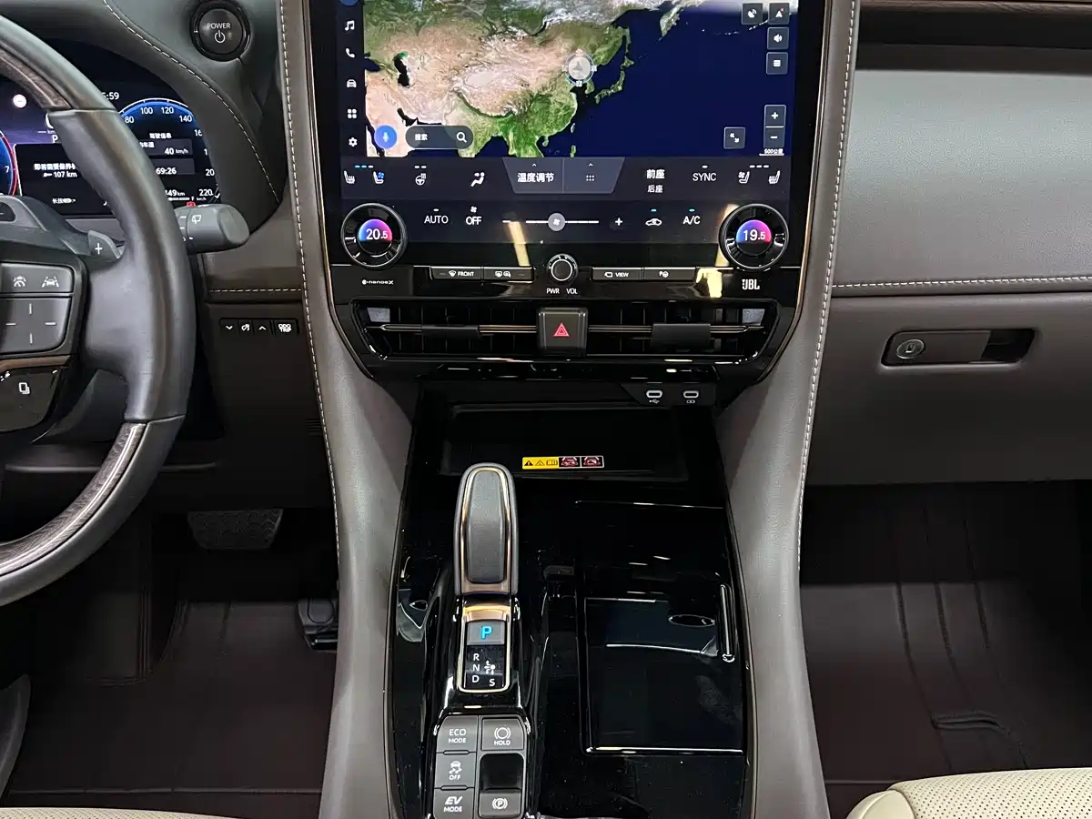 Toyota Alphard 2024 Hybrid 2.5L Ultimate Enjoyment Edition фото 18