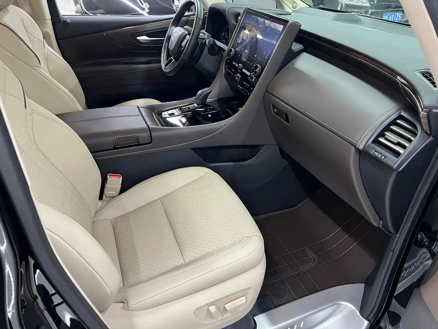 Toyota Alphard 2024 Hybrid 2.5L Ultimate Enjoyment Edition фото 26