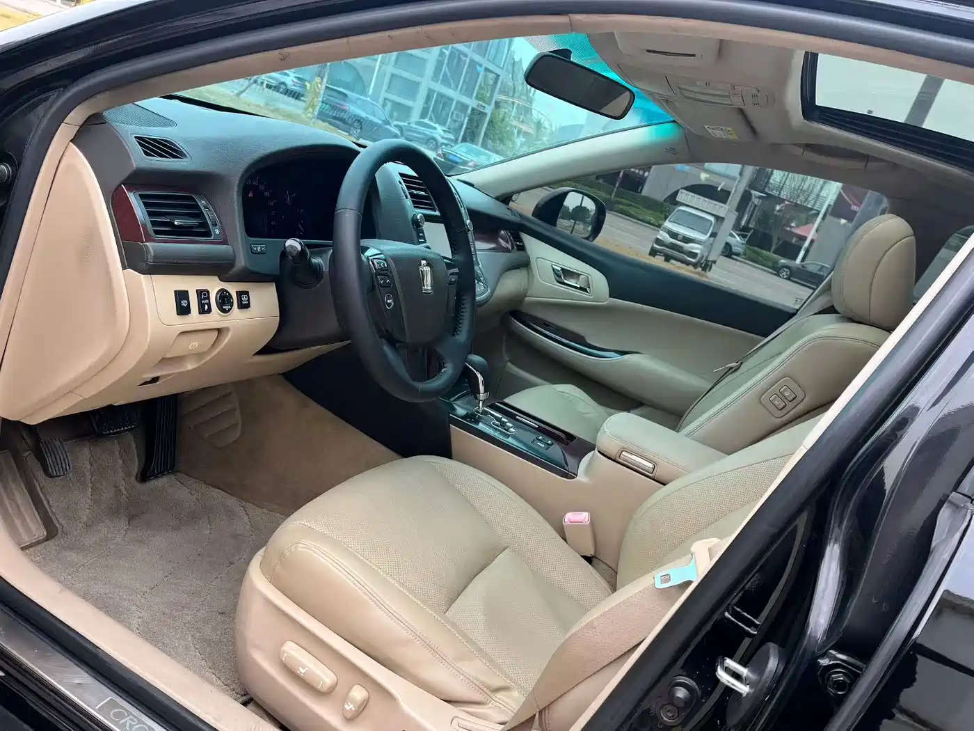 Toyota Crown 2011 2.5L Royal Leather Sunroof Special Edition фото 7