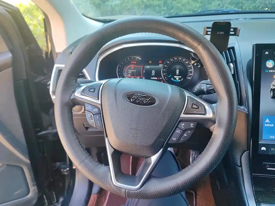 Фото 15 - Ford Edge