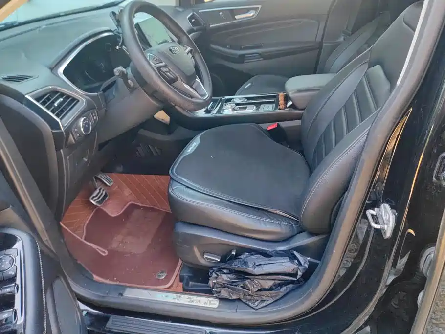 Фото 9 - Ford Edge