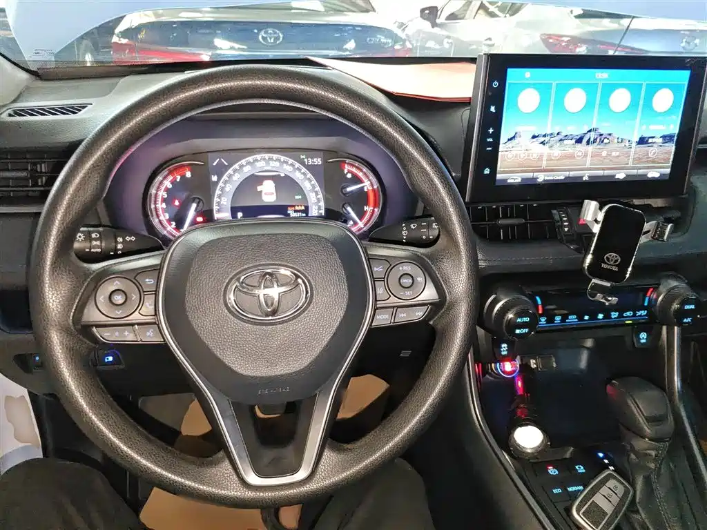 Toyota Wildlander 2020 2.0L CVT 2WD Tech Edition фото 10