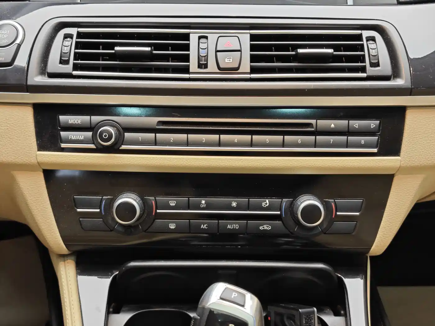 BMW 5 Series 2014 520Li Elegance фото 17