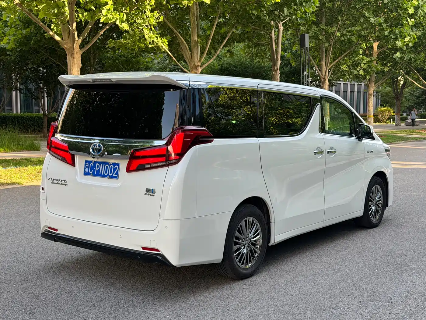 Toyota Alphard 2020 Hybrid 2.5L Premium Edition фото 4