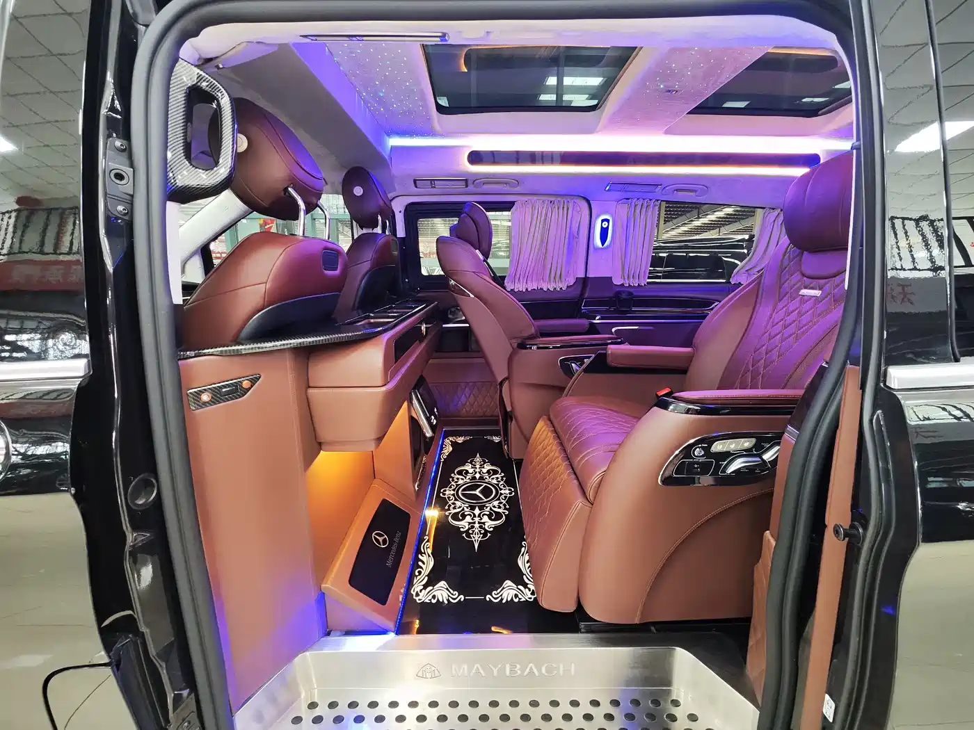 Mercedes-Benz V-Class 2018 V 260 L Premium Long Wheelbase Edition China VI фото 11