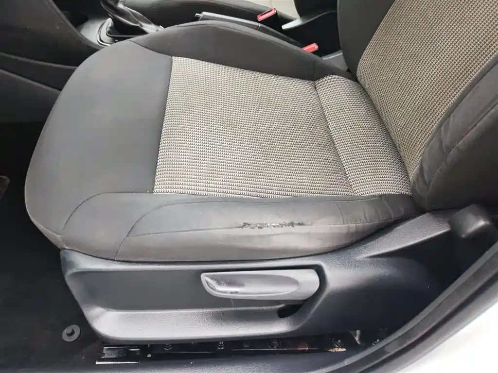 Volkswagen Polo 2016 1.4L Automatic Trend фото 20