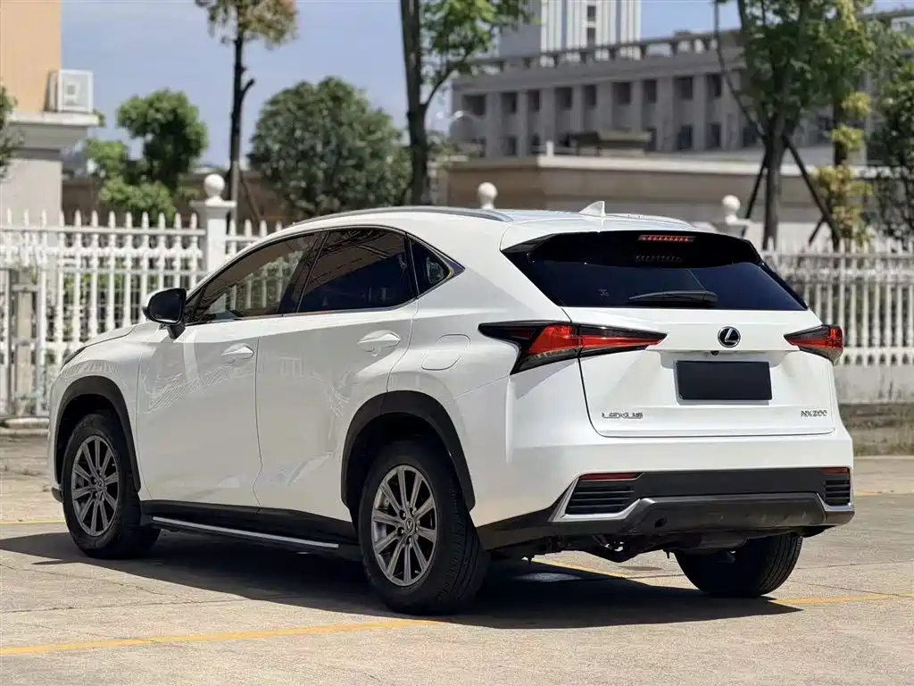 Lexus NX 2017 200 AWD Sharp Style Edition фото 7