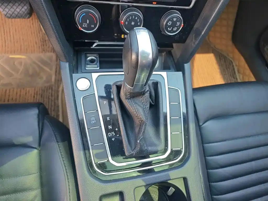 Volkswagen Magotan 2018 330TSI DSG Leading фото 14