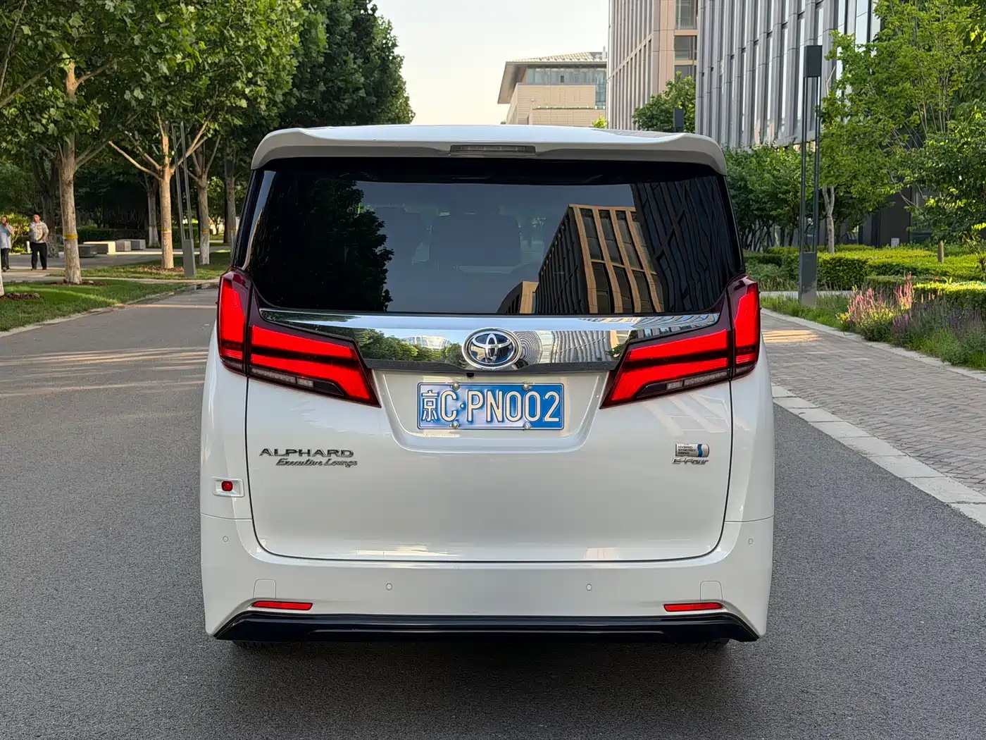 Toyota Alphard 2020 Hybrid 2.5L Premium Edition фото 5