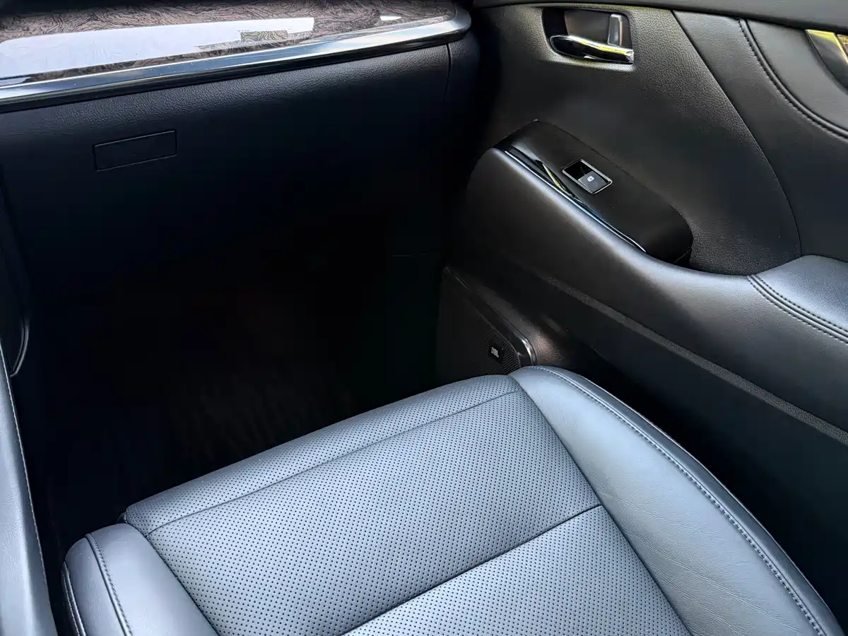 Toyota Alphard 2020 Hybrid 2.5L Premium Edition фото 10