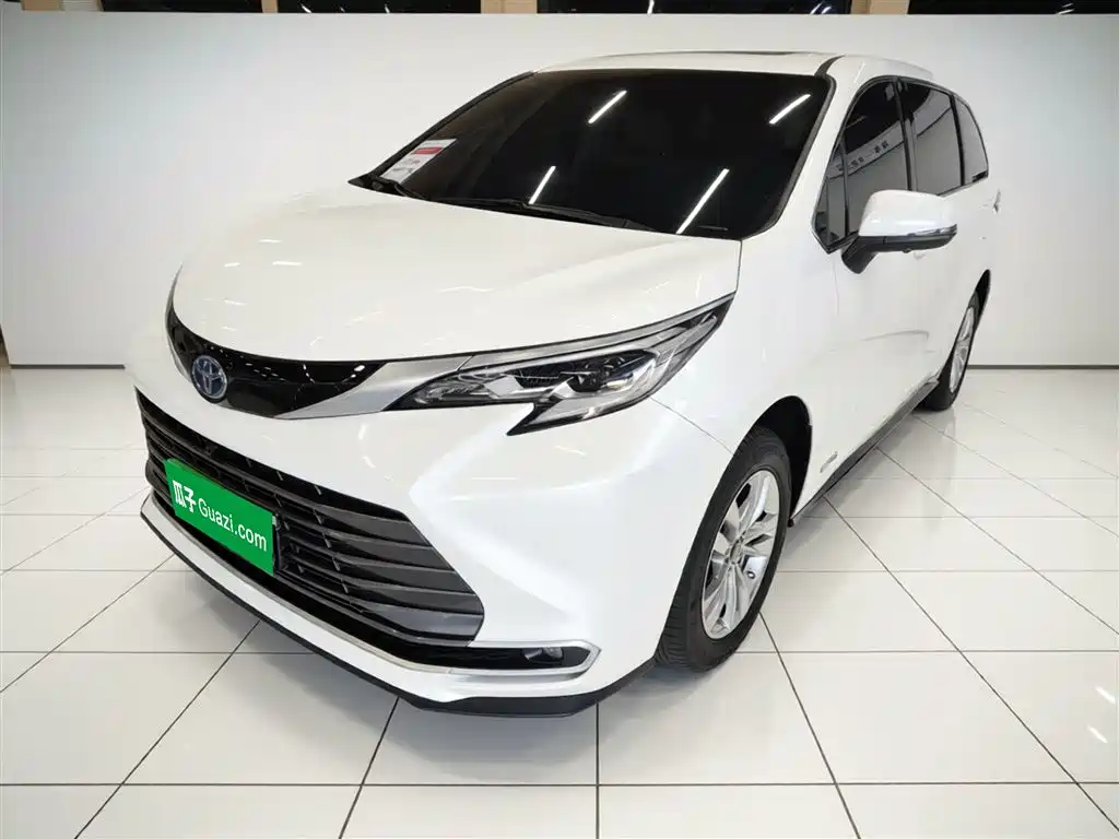 Toyota Sienna 2023 2.5L Hybrid Luxury Edition