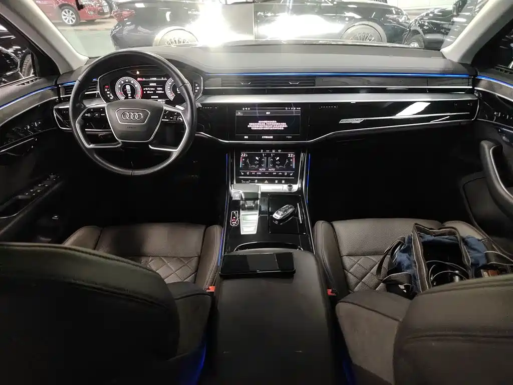 AUDI A8