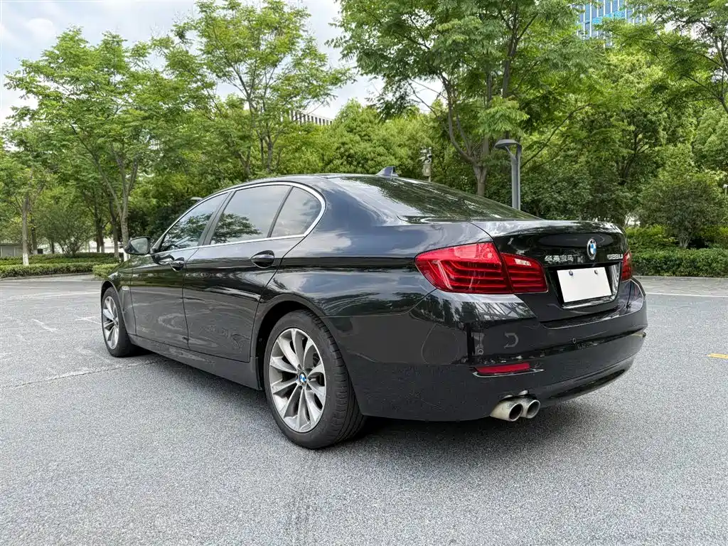 BMW 5 Series 2014 528Li Leading Edition фото 13