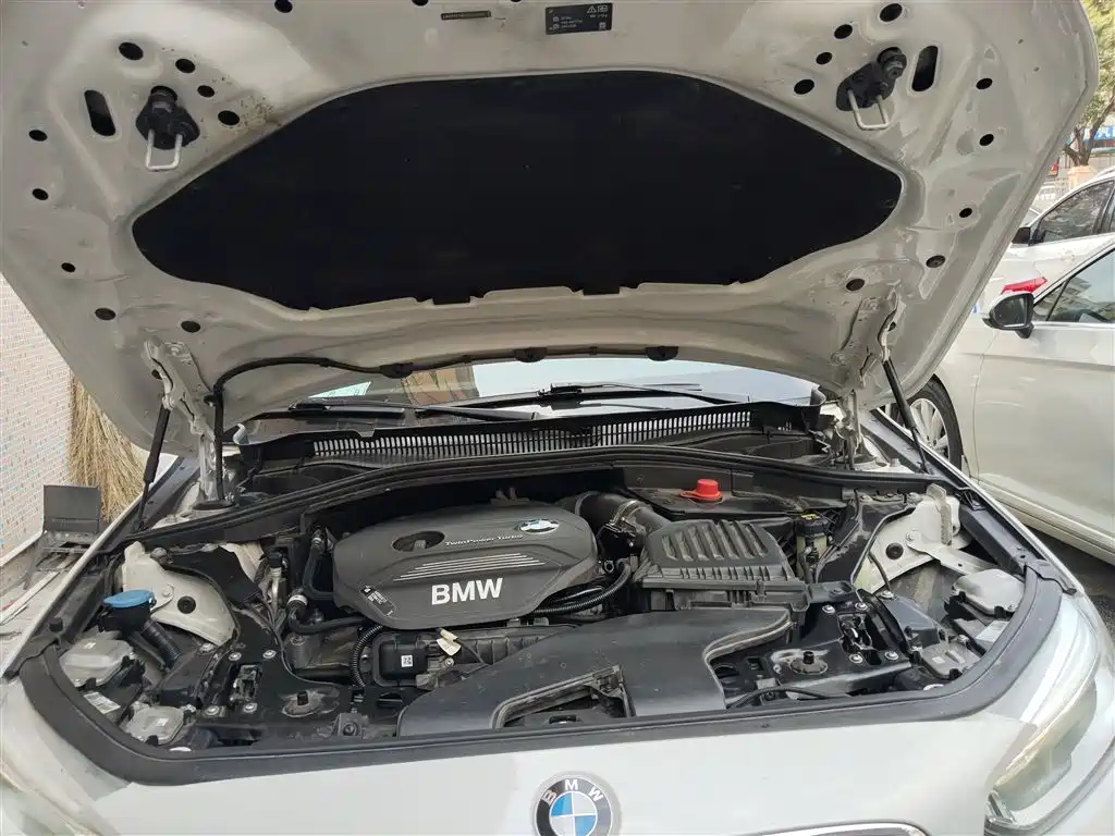 BMW 1 Series 2018 118i Sport Edition фото 23