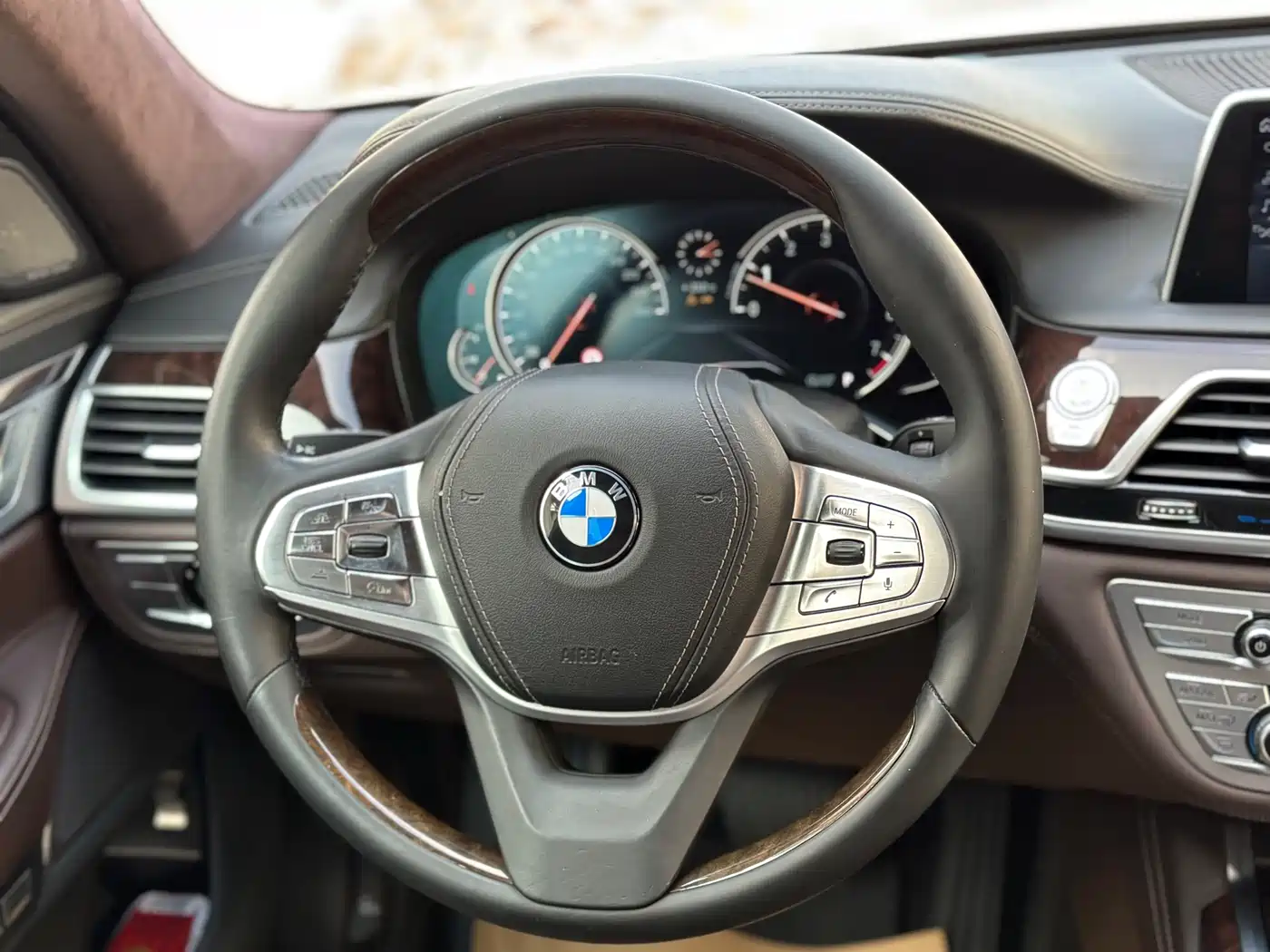 BMW 7 Series 2017 740Li xDrive Luxury Edition фото 13