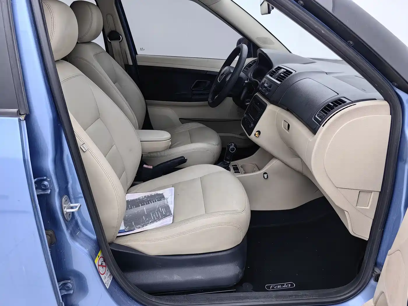 Škoda Fabia 2012 1.6L Auto Crystal Edition фото 11