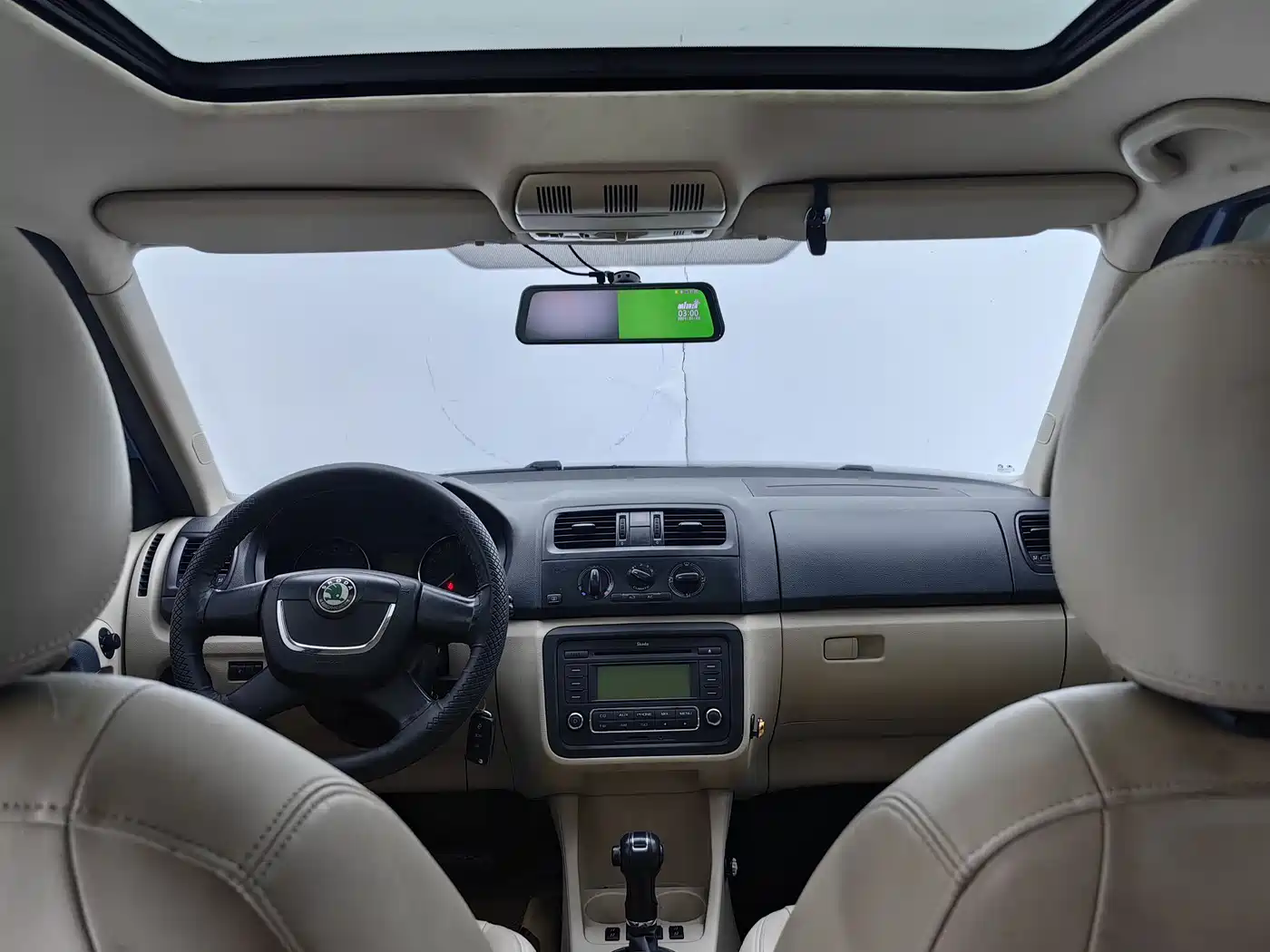 Škoda Fabia 2012 1.6L Auto Crystal Edition фото 6