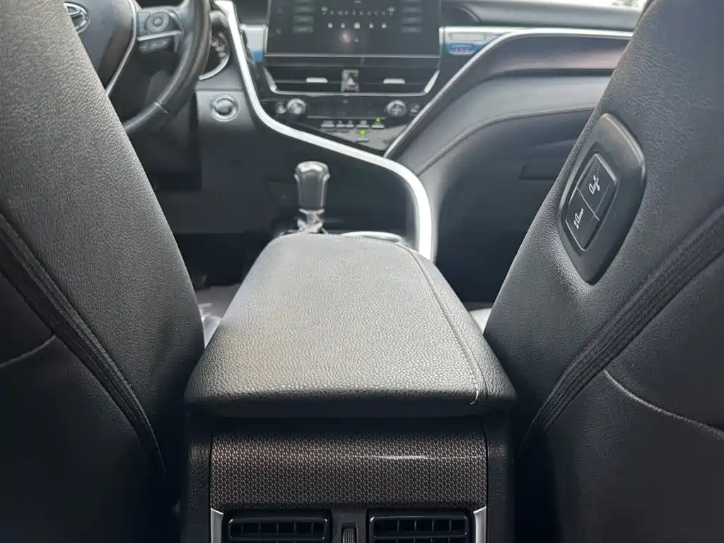 Toyota Camry 2022 2.0S Knight Edition фото 11