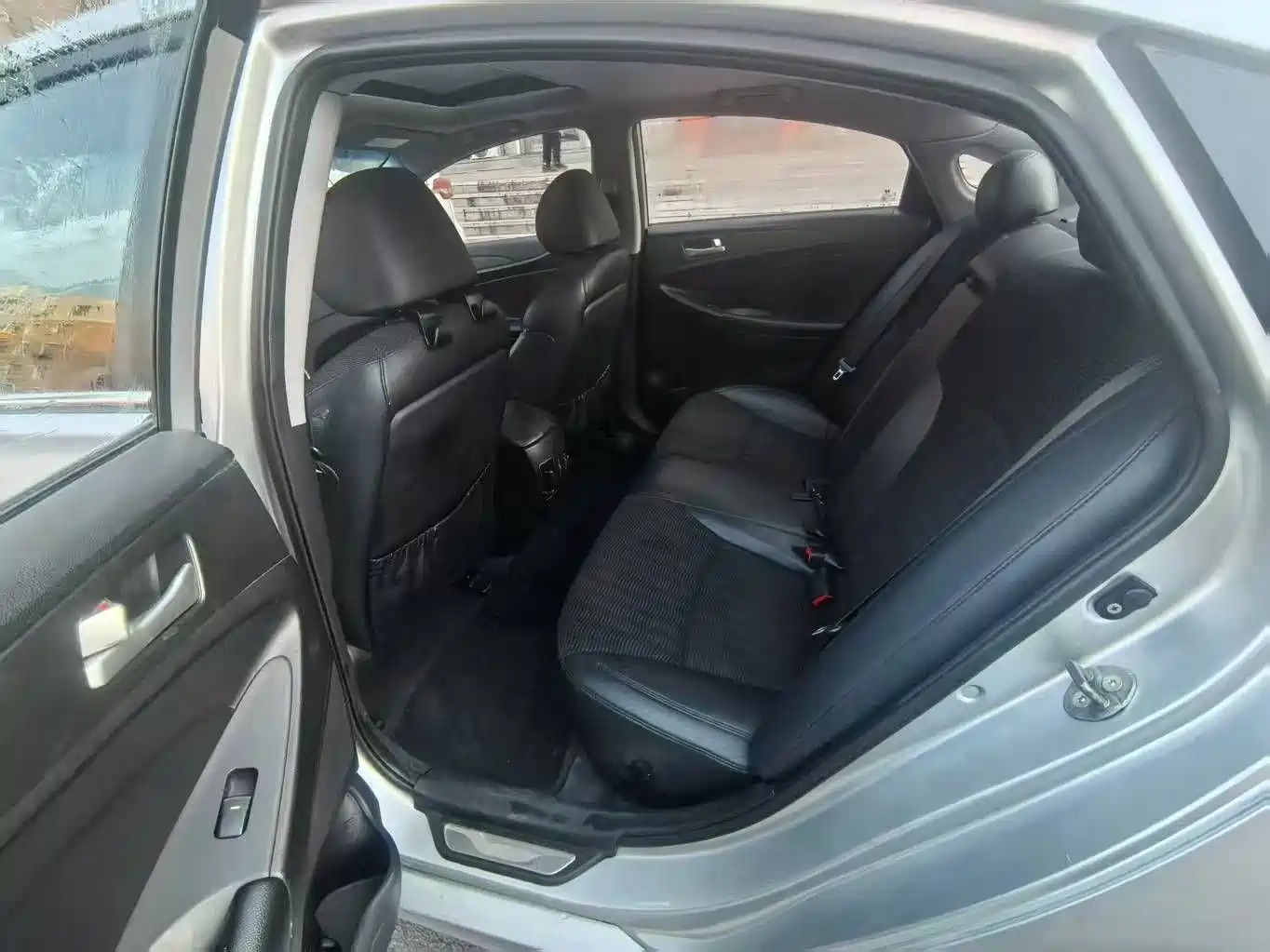 Hyundai Sonata 2011 2.0L Auto Supreme Edition фото 9