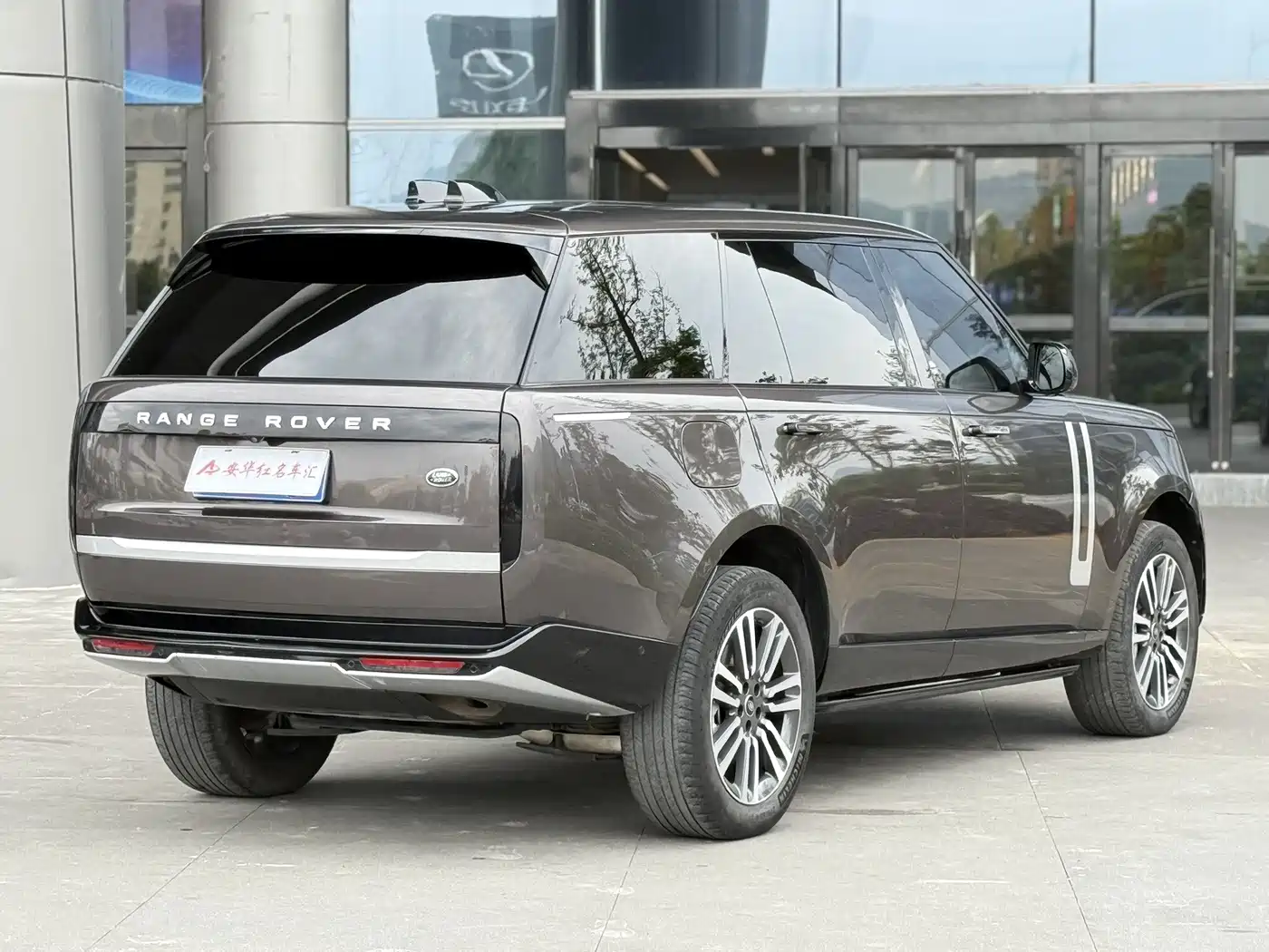 Land Rover Range Rover 2023 3.0 L6 400PS Genesis Extended Version фото 5