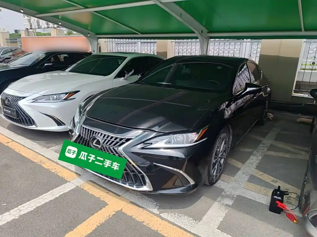 Lexus ES 2022 300h Excellence Edition