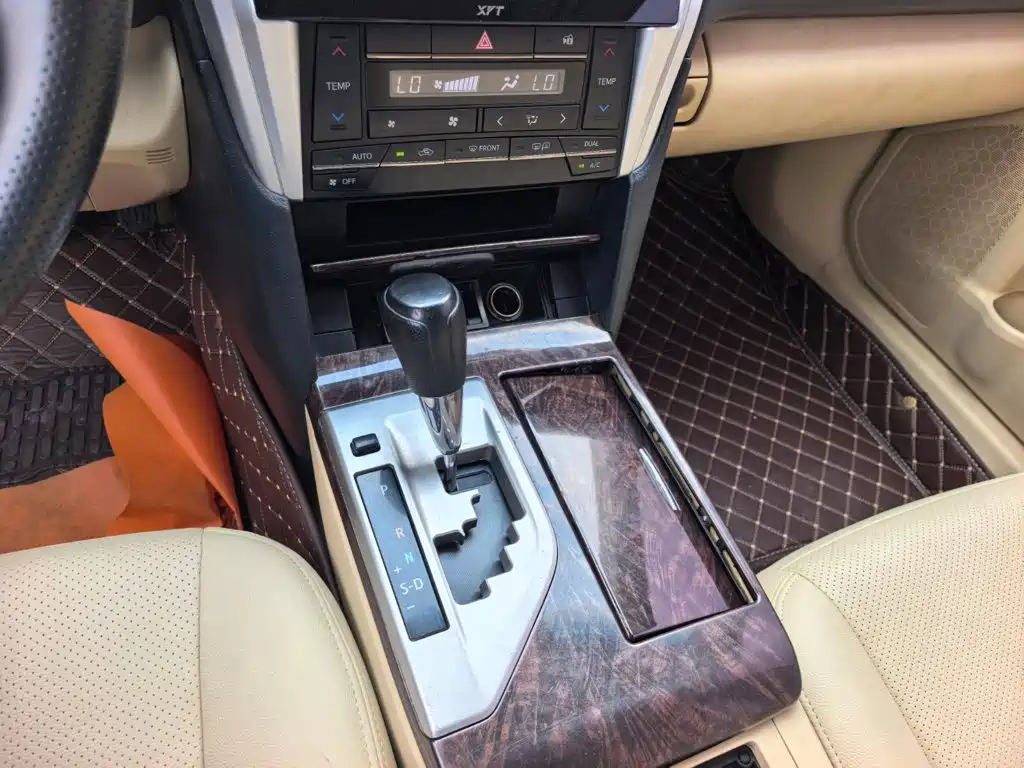 Фото 13 - Toyota Camry