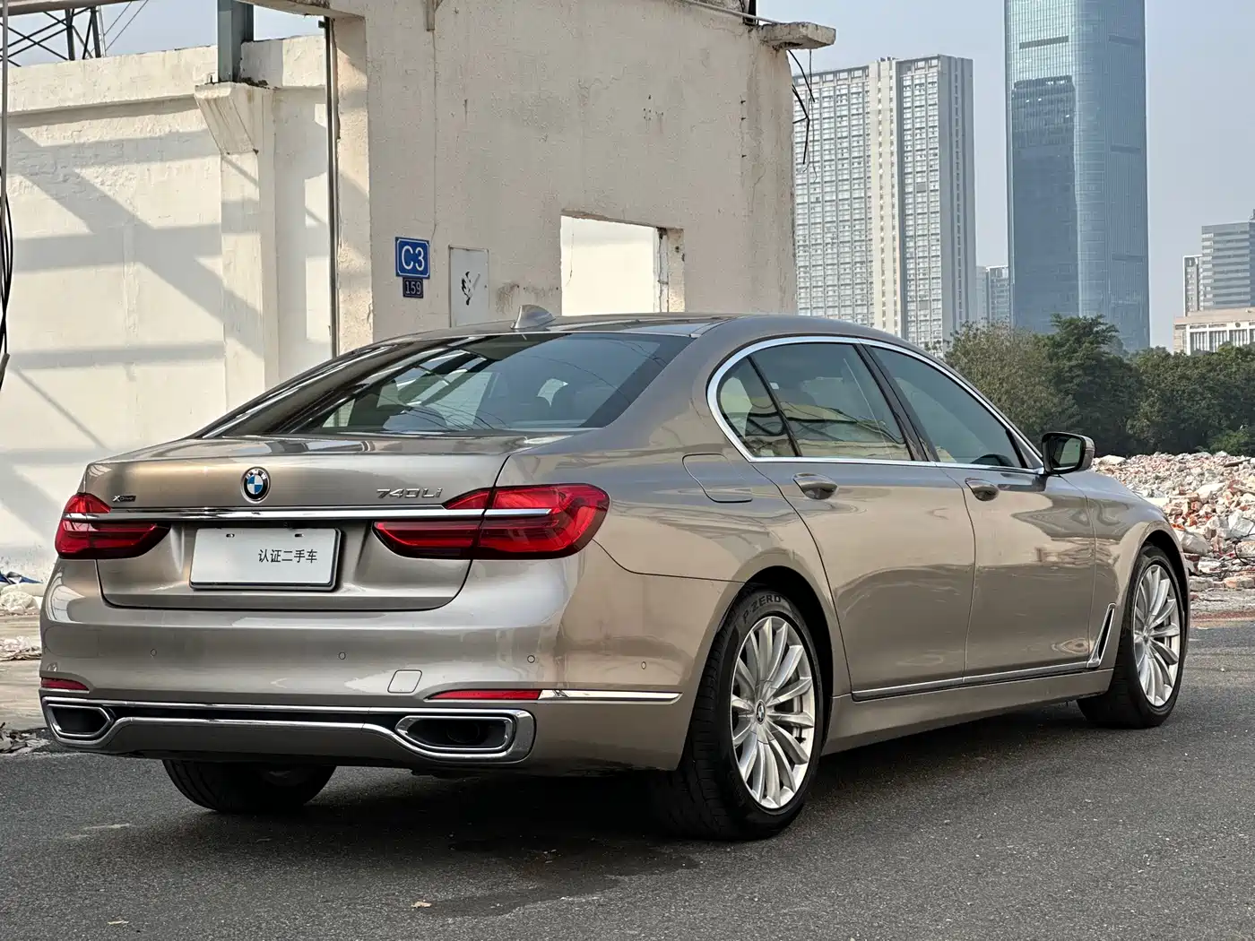 BMW 7 Series 2017 740Li xDrive Luxury Edition фото 25