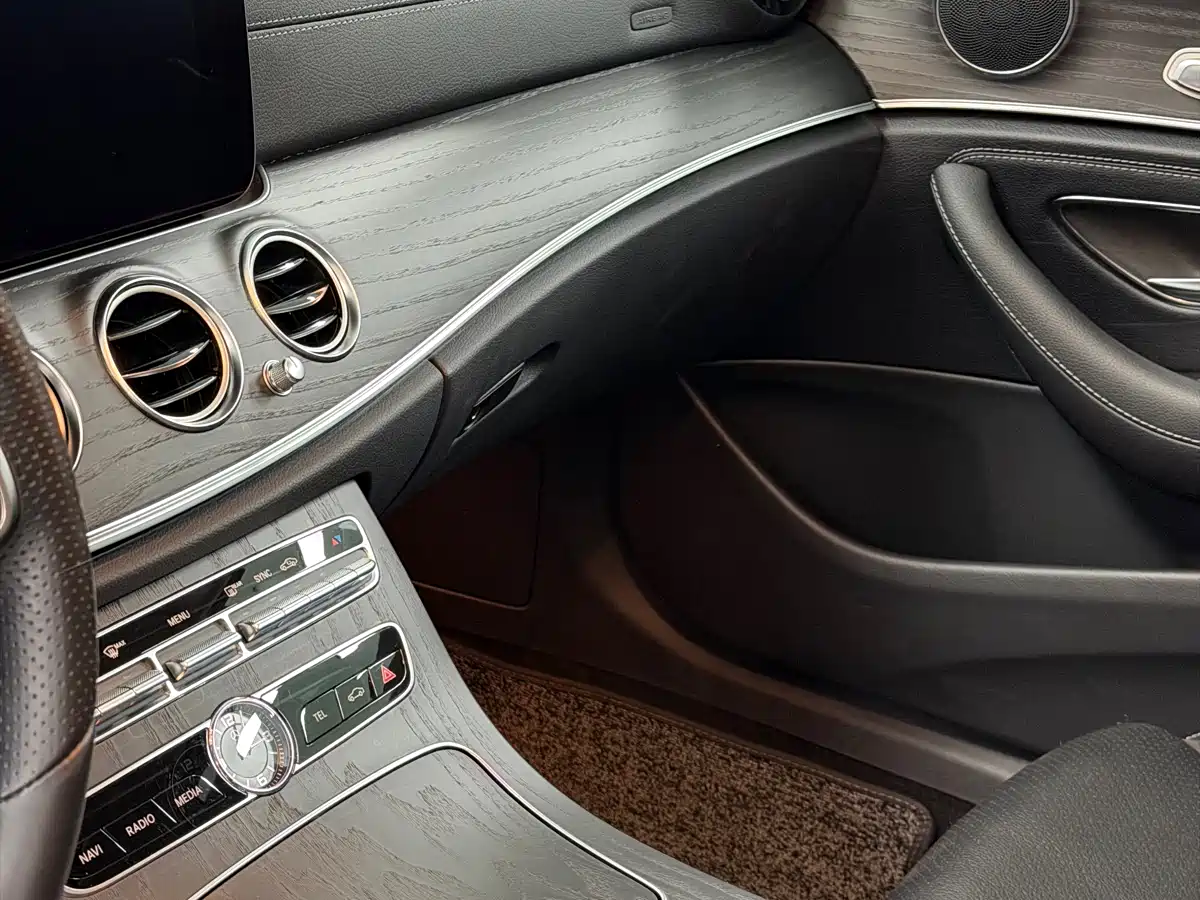 Mercedes-Benz E-Class 2019 E 260 L Sport фото 10