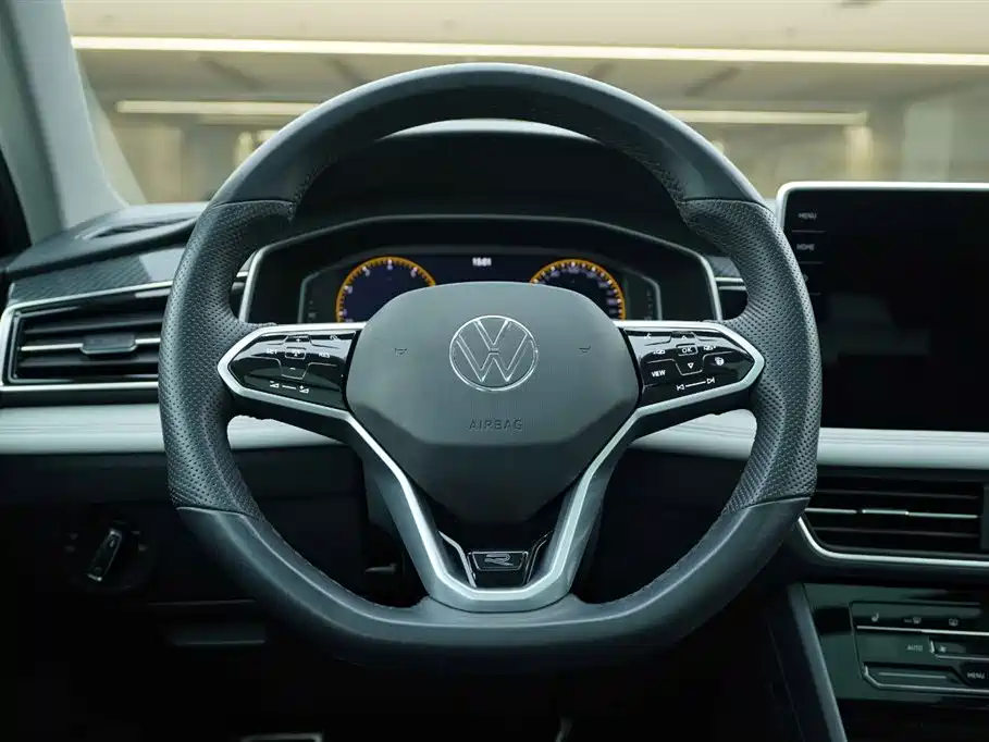 Volkswagen Tiguan L 2022 330TSI Auto 2WD R-Line Premium Edition фото 17