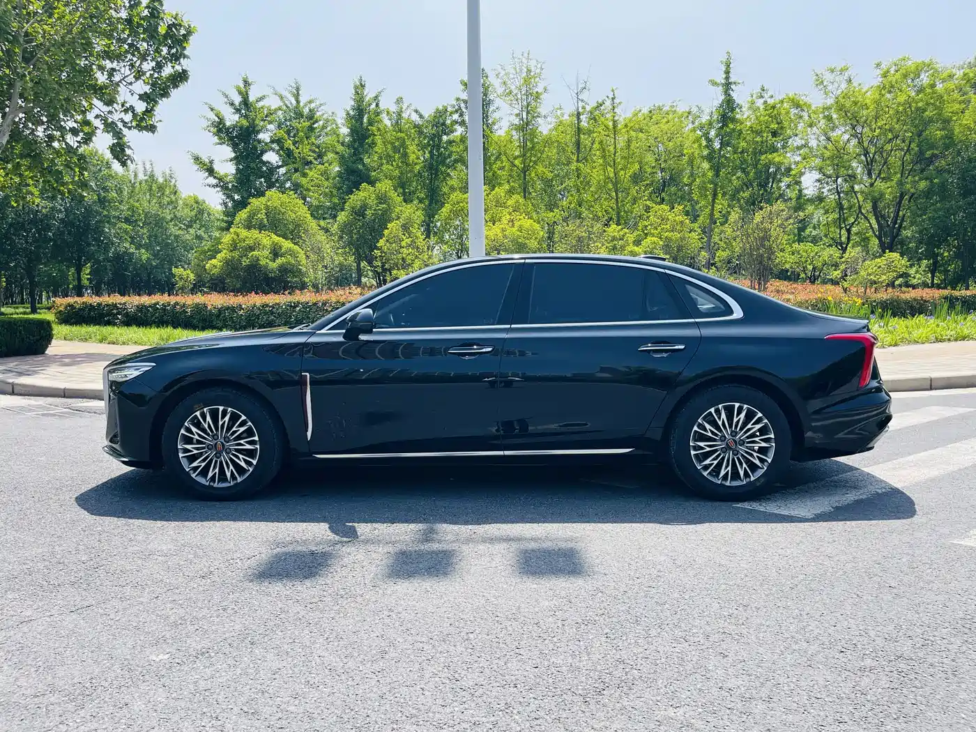 Hongqi H5 2024 1.5T DCT Smart Connect Flag Rhythm Edition фото 5