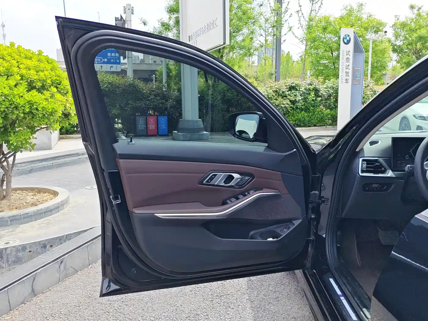 BMW 3 Series 2024 325Li M Sport Package фото 10