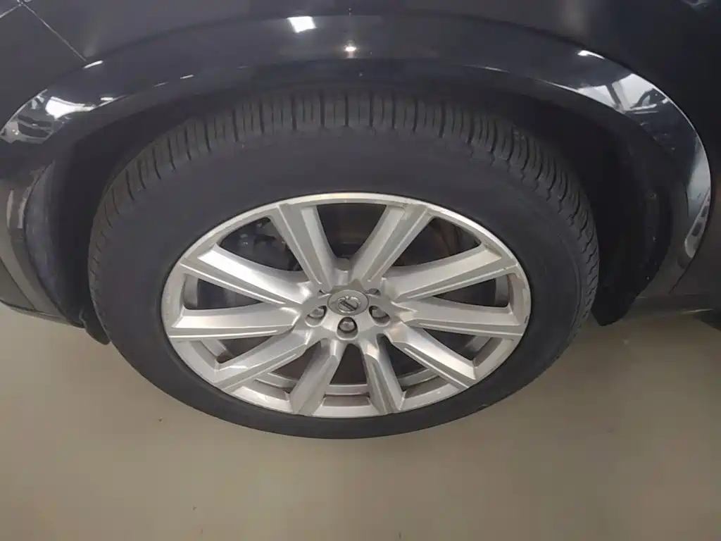 Фото 23 - Volvo XC90