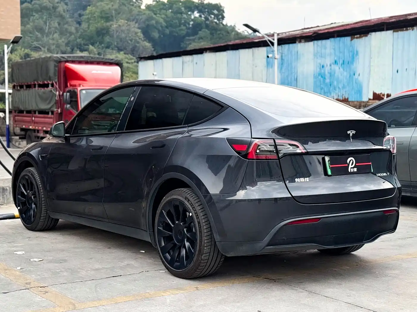 TESLA MODEL Y