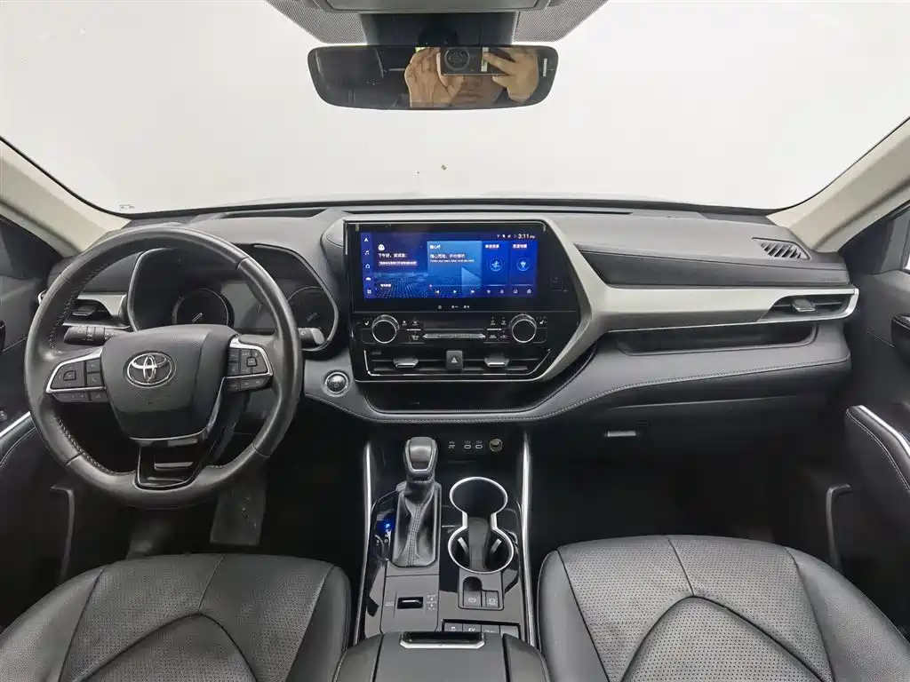 Toyota Highlander 2023 2.5L Smart Hybrid Dual Engine AWD Premium 7-Seater фото 5