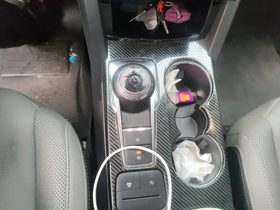 Photo 16 - Ford Escape