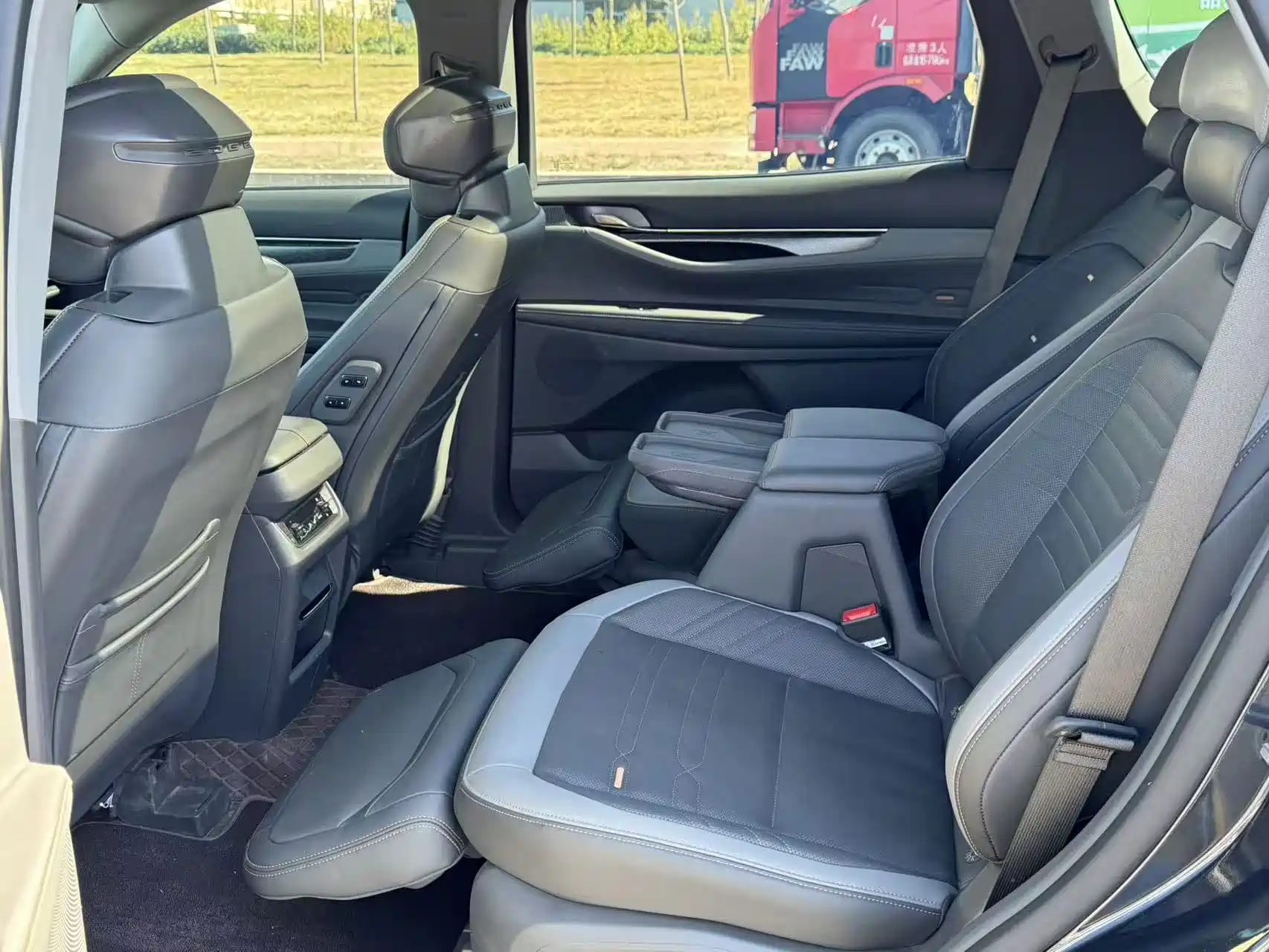 Фото 4 - Ford Edge