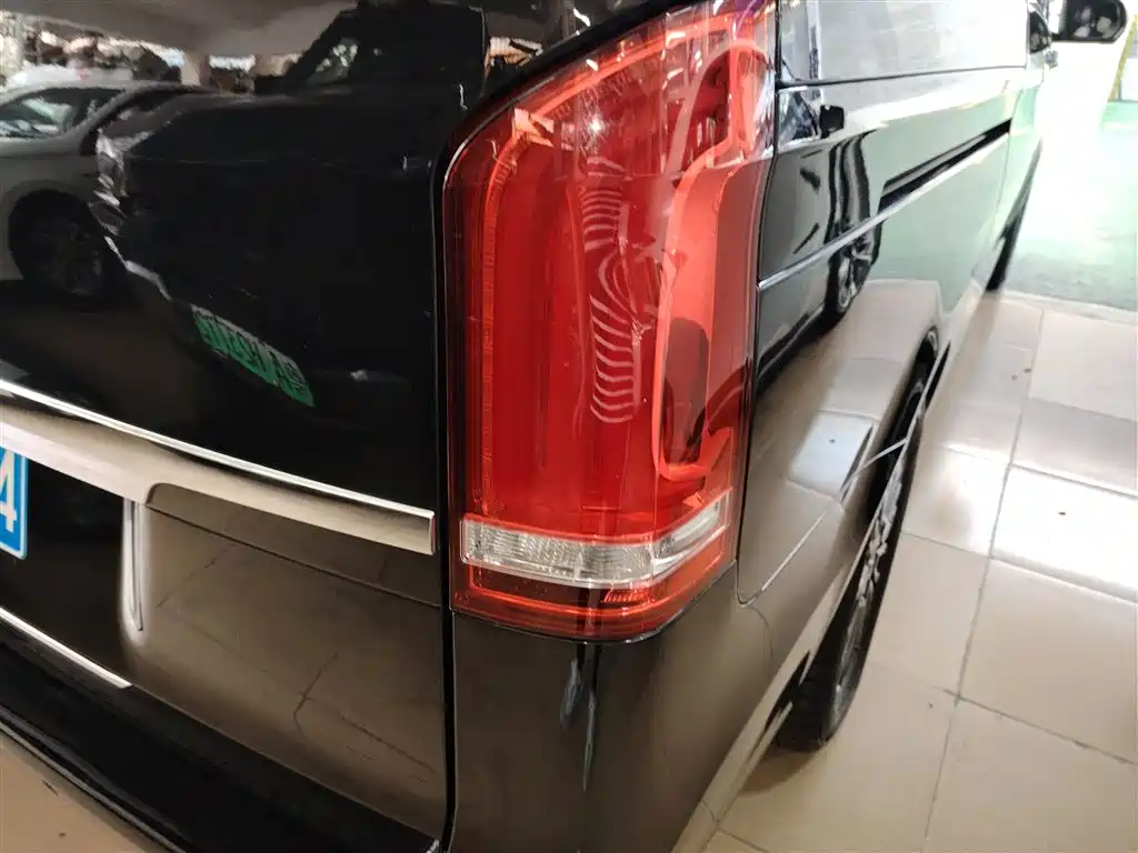 Mercedes-Benz V-Class 2017 Model V 260 Premium Edition фото 8