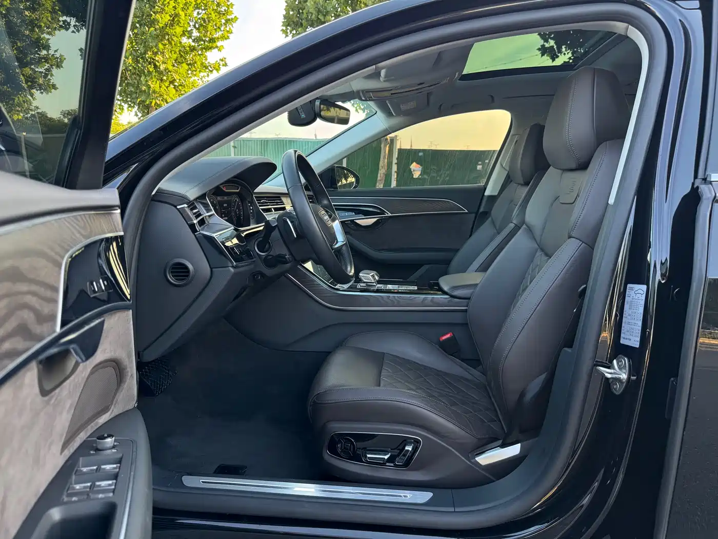 Audi A8 2022 A8L 50 TFSI quattro Comfort Collector's Edition фото 14