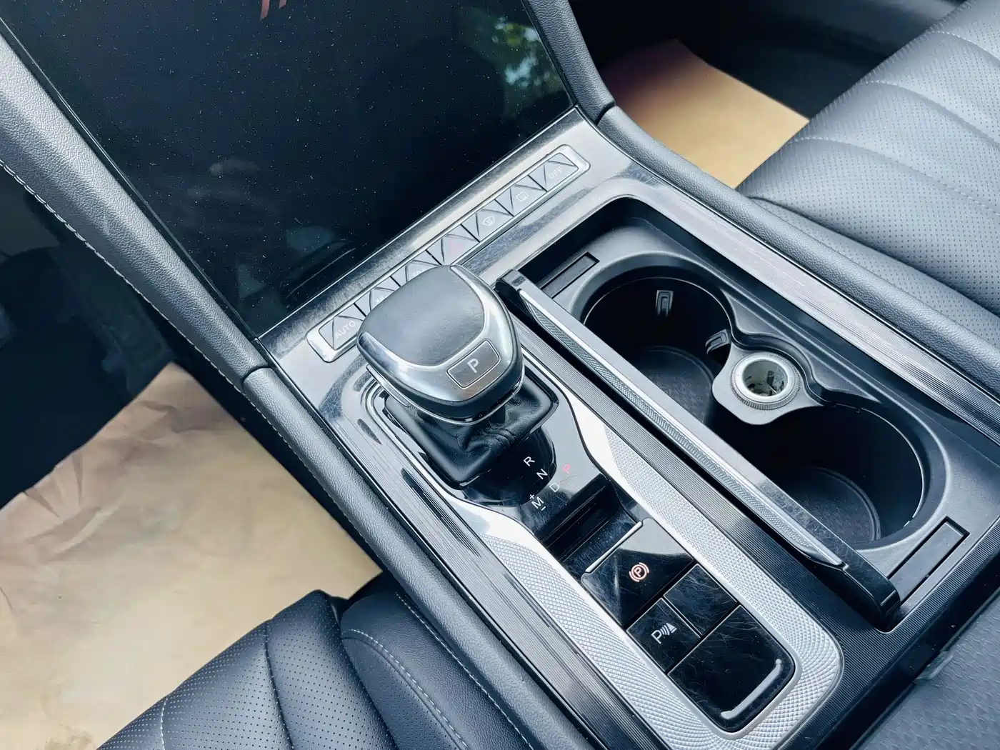 Hongqi H5 2024 1.5T DCT Smart Connect Flag Rhythm Edition фото 14